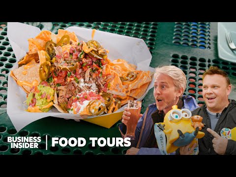 在好萊塢環球影城尋找最佳小吃 | 美食之旅 | 美食內幕 (Finding The Best Snack at Universal Studios Hollywood | Food Tours | Food Insider)