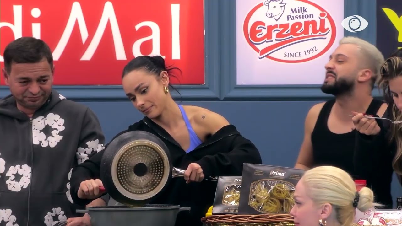 “Ti je për këtë format se bën diçka, po Jozi?!”/ Gjesti-G Banit: Ai gjithë kohën duke u puthur…