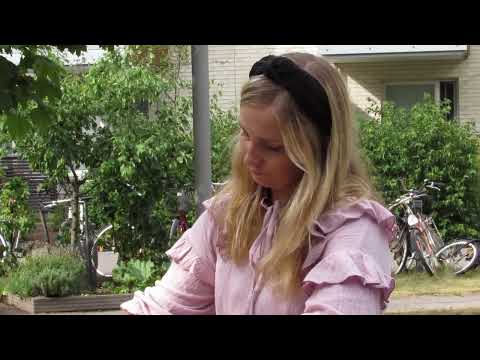 Korttelikonsertti 2022-8-18 (2/4) Rionkatu 7 Duo Riikka Timonen & Senni Eskelinen