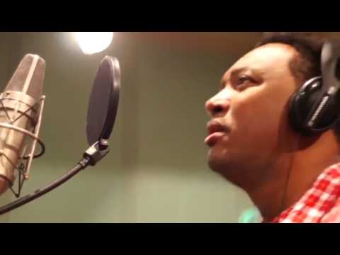 Marquinhos Gomes e Péricles - Ele Não Desiste de Você ( Clipe Oficial 2012 )