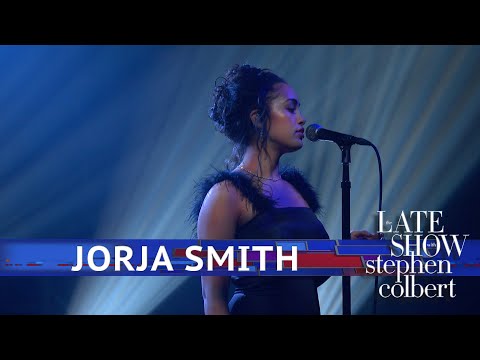 Jorja Smith Performs 'Don't Watch Me Cry'