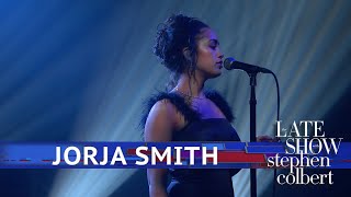 Jorja Smith Performs &#39;Don&#39;t Watch Me Cry&#39;