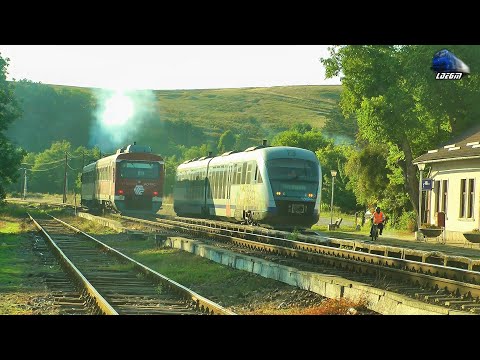 Două Trenuri de Călîtori in Gara Bratca/Two Passenger Trains in Bratca Station - 08 September 2021