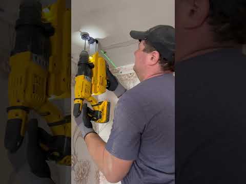 Бесщеточный пылеуловитель DeWALT С D-Образной ручкой DWH205DH-XJ video