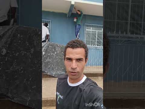 Lucas pintor de Divino mg dar uma camisa para MC manguinha cai manga o funkeiro de minas gerais