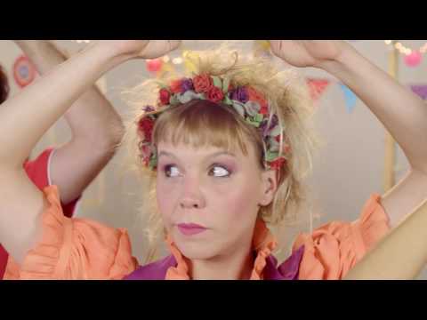 download lagu mp3 mp4 Mi Casita Tiene Letra, download lagu Mi Casita Tiene Letra gratis, unduh video klip Mi Casita Tiene Letra