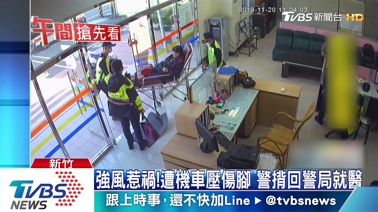 暖心!新竹強風吹倒車 霸氣警揹婦走百米