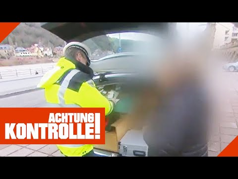 Handy am Steuer! Frau uneinsichtig: "Ich bin sehr verärgert" | Achtung Kontrolle | Kabel Eins