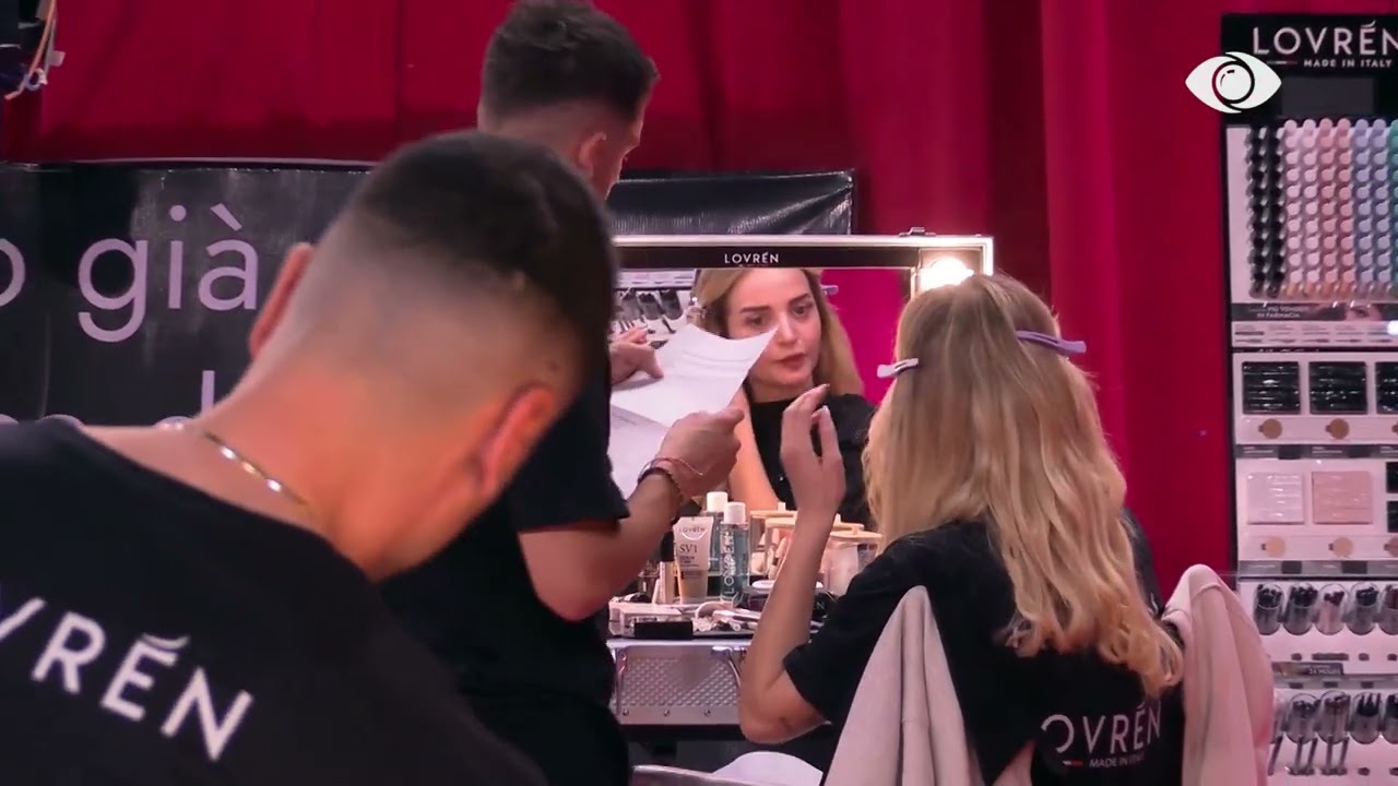 Mateo i bën make up-in Brikenës