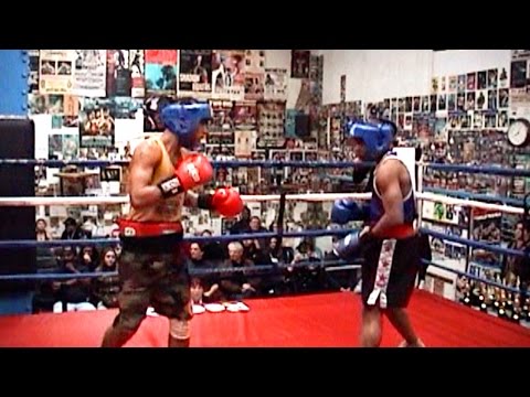 UNDERGROUND BOXING 2015 : CHRIS OTERO / DERREL WILLIAMS : 152 lb open . 3 rounds