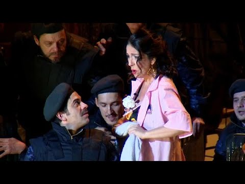 Carmen survives Don José's jealousy