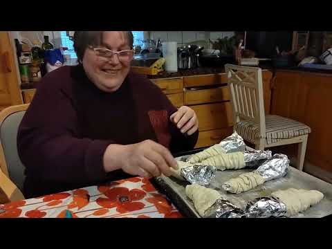 Kausi 2; Jakso 44: Suolaiset ja makeat täytetyt sarvet - Tapahtuu mummolassa !