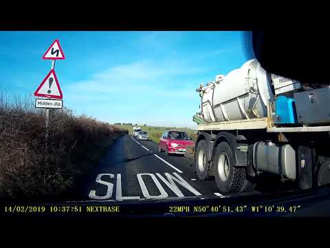 Potentially Fatal attempt at an overtake on Brading Downs 14/02/2019