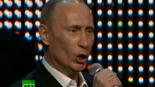 Singing PM: &#39;Fats&#39; Putin over the top of &#39;Blueberry Hill&#39; with piano solo
