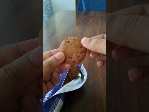 unwrapping ₹40 Cadbury chocobakes choco chip cookies ~asmr