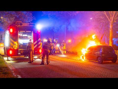 Osse Brandweer komt met spoed ter plaatse bij een autobrand aan de Jupiterweg in Oss