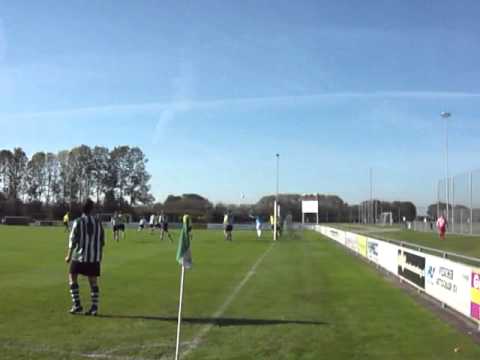 Tricht 2 speelt gelijk met 10 man tegen Ammers 2., 1-1 (15-10-2011)