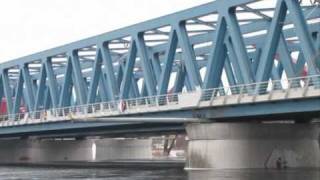 preview picture of video 'Kolejowy klimat z kaczkami i mostem - 200km/h'