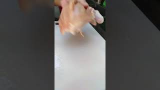 Download lagu mau bikin ayam bakar ??? begini cara memotong dada ayam #ayambakar mp3