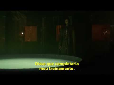 Bruce Wayne mata Alfred Pennyworth