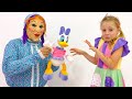 Nastya conhece alguns personagens estran Nastya conhece alguns personagens estran
