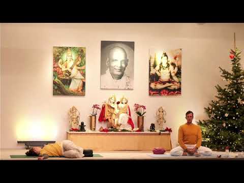 Rückenyoga mit Udo - Yoga Vidya Ashram Live - 16:15 Uhr 25.12.2021
