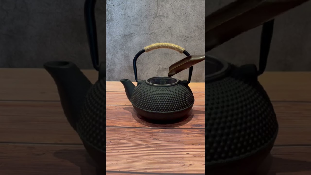 220928 Cast Iron Teapot