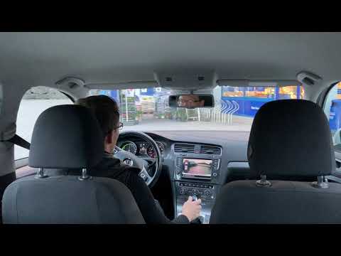 Automatisk parkeringsstyring på E-Golf - parallellparkering