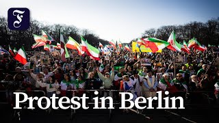 Hunderte Demonstranten fordern Regime Change im Iran