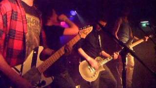 Not So Much playing &quot;Goede Tijden, Slechte Tijden&quot; cover from De Heideroosjes