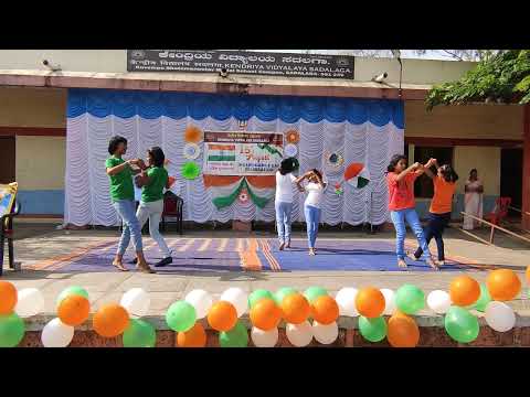 स्वतंत्रता दिवस समारोह पर देशभक्ति नृत्य