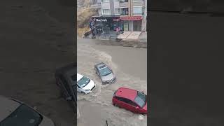 Ankara'da sağanak etkili oldu | Yollarda oluşan su birikintileri neden