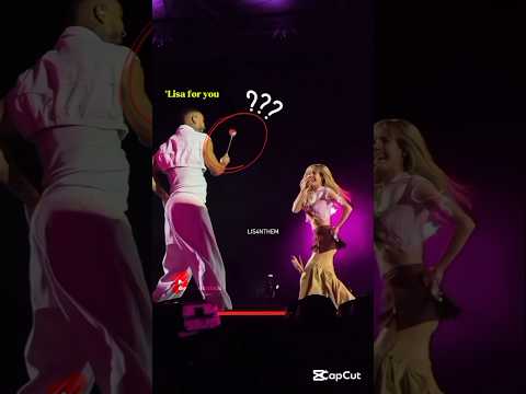 Back dancer give Lisa a Rose🌹🥰 #blackpink #shorts #fyp #trending #viral #lisa #funny #cute