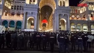 Capodanno 2026 a Milano, le forze dell'ordine sgombrano piazza del Duomo prima dello scoccare del...