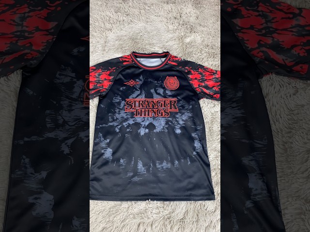 Vídeo relacionado con Stranger Things Hellfire Club Youth Kids Boy/Girls Pull-Over Hoodie, Athletic Heather, 12-13