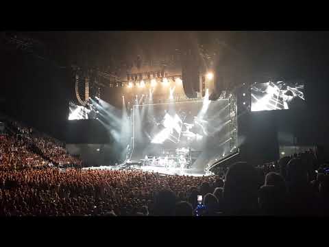 Ray Cooper doing his thing