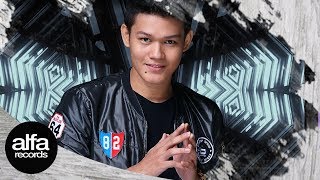 Download lagu Mahesya - Menunggu /  Lyric Video mp3