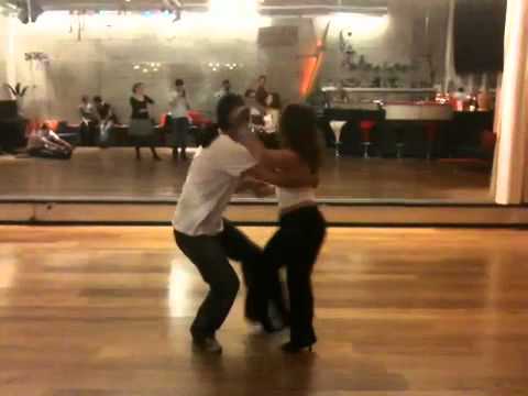 2011-01-06 Mittelstufe Wilmer_Elena Salsafigur La Casita del Baile Salsa Basel.mov