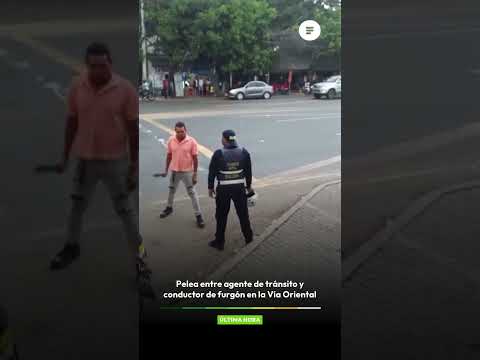 🚨 ¡Discusión terminó a golpes! Agente de tránsito y conductor se enfrentaron en plena vía de Malambo