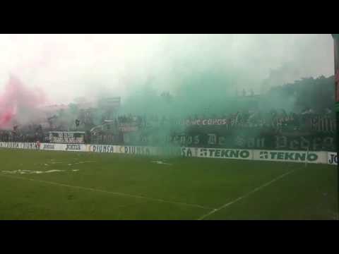 "Furia Verde-Siguiendo al verde soy feliz" Barra: Fúria Verde &bull; Club: Marathón