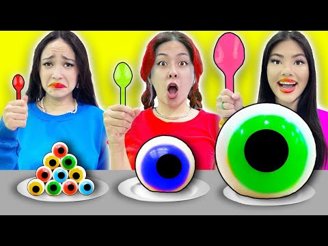 BIG, MEDIUM AND SMALL PLATE CHALLENGE | GIANT VS TINY FOOD CHALLENGES BY SWEEDEE