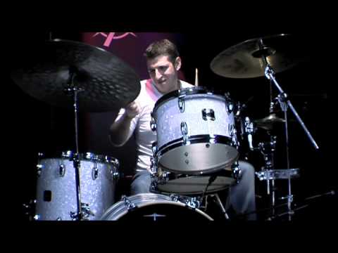 Nicolas Viccaro et la Gretsch Renown Maple Jazz 18