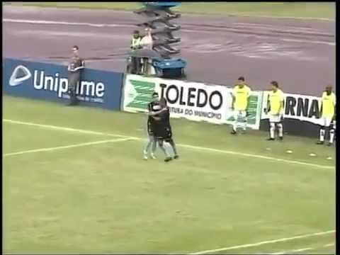 Golaço de letra do Neilson para o Tubarão! Toledo 0 x 1 Londrina - Paranaense 2013