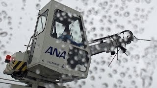 preview picture of video 'De-icing & Anti-icing Elephant β system Vestergaard Chitose Airport Vanilla Air JW904 A320'