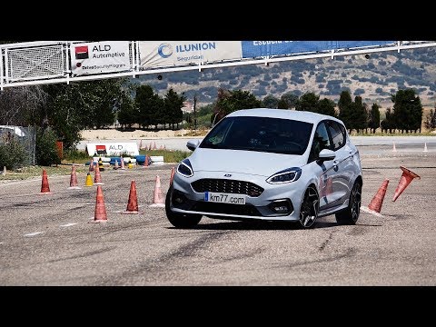 Ford Fiesta ST 2018 – Maniobra de esquiva (moose test) y eslalon | km77.com