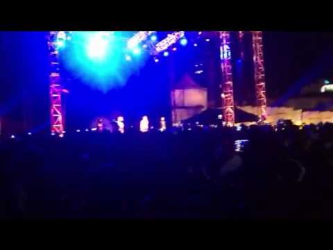 2NE1 - BE MINE Live