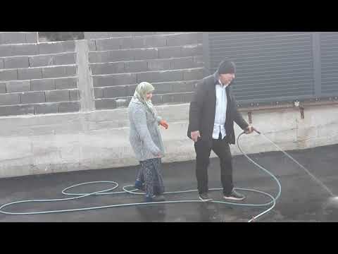 Kako babo "liječi", tj.smiruje živce....Kratko sa babom, mamom i Zaketom