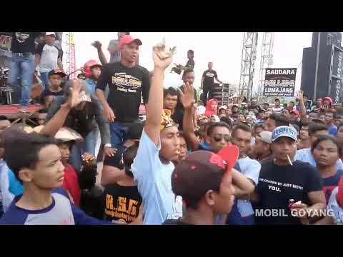 download lagu mp3 mp4 Tawuran Dangdut Lucu, download lagu Tawuran Dangdut Lucu gratis, unduh video klip Tawuran Dangdut Lucu