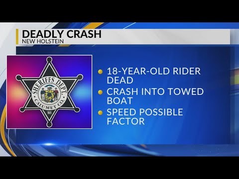 Sheriff: Motorcycle crashes into boat being towed in Calumet County, 18-year-old dies