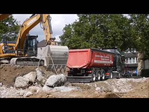 Bagger und LKW Abriss fast fertig